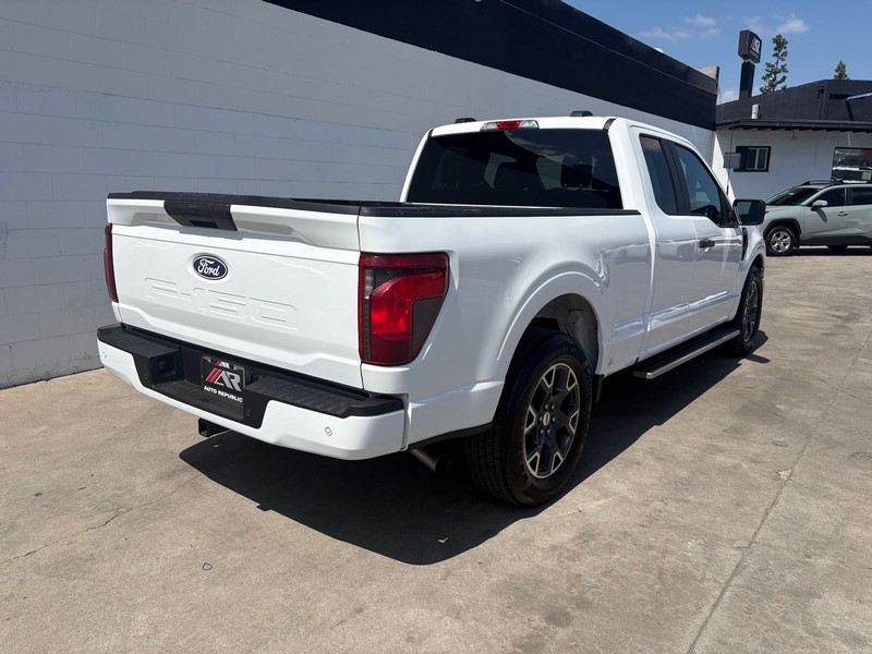 Ford F-150 Vehicle Full-screen Gallery Image 05