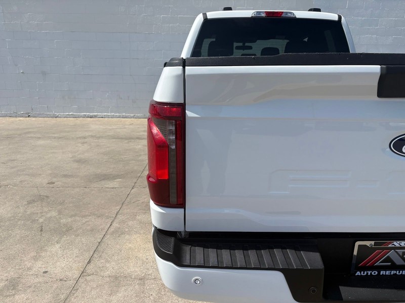 Ford F-150 Vehicle Full-screen Gallery Image 07