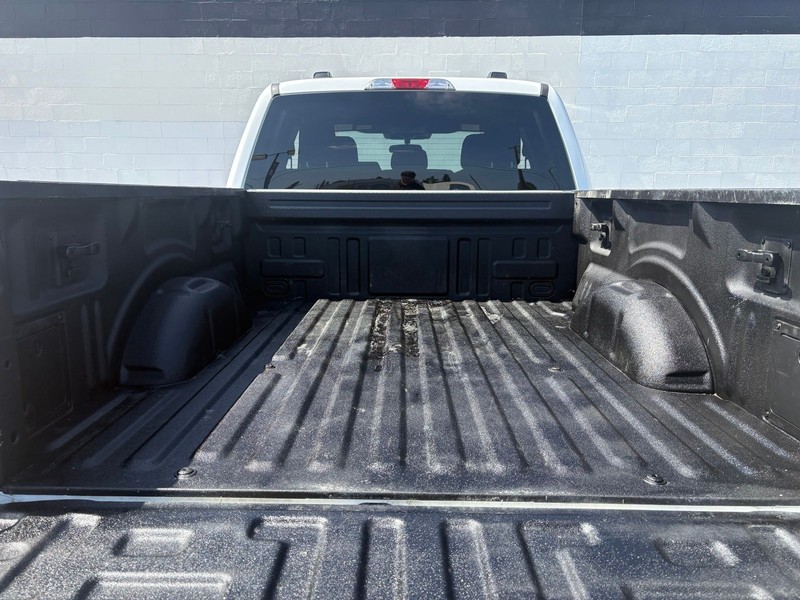 Ford F-150 Vehicle Full-screen Gallery Image 08