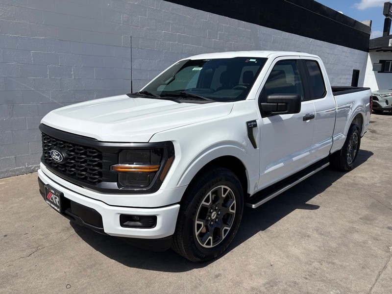 Ford F-150 Vehicle Full-screen Gallery Image 11