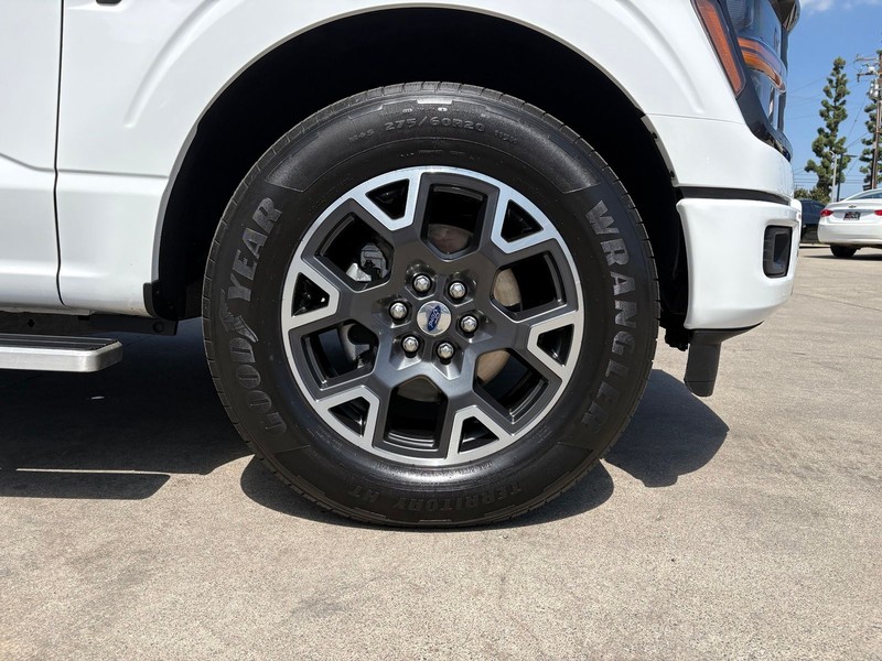 Ford F-150 Vehicle Full-screen Gallery Image 13