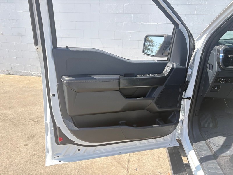 Ford F-150 Vehicle Full-screen Gallery Image 14