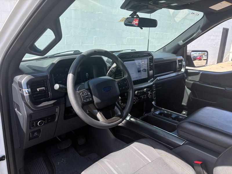 Ford F-150 Vehicle Full-screen Gallery Image 15