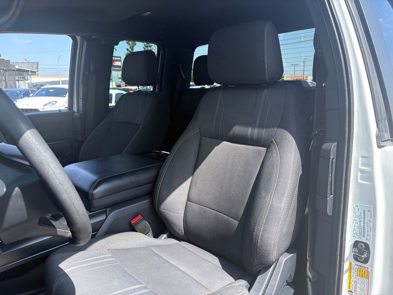 Ford F-150 Vehicle Full-screen Gallery Image 16