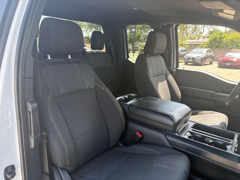 Ford F-150 Vehicle Full-screen Gallery Image 19
