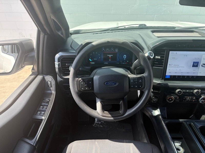Ford F-150 Vehicle Full-screen Gallery Image 23