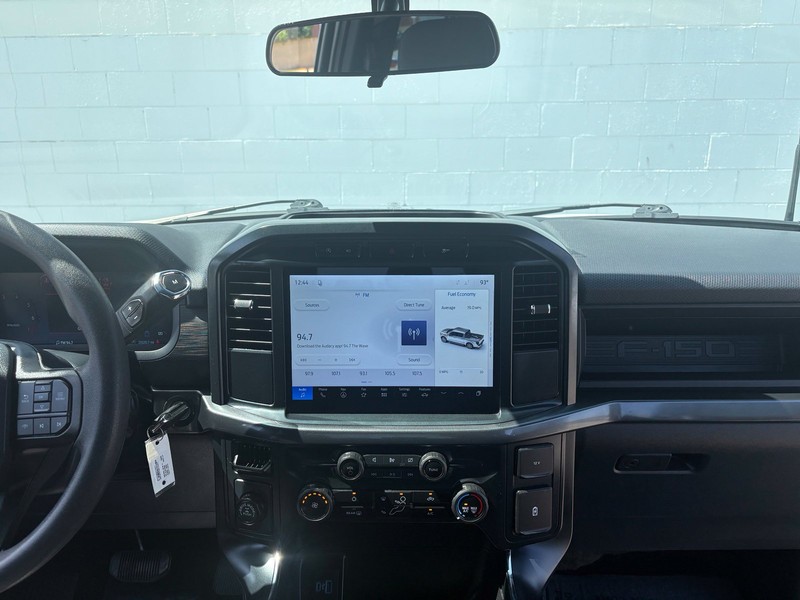 Ford F-150 Vehicle Full-screen Gallery Image 26