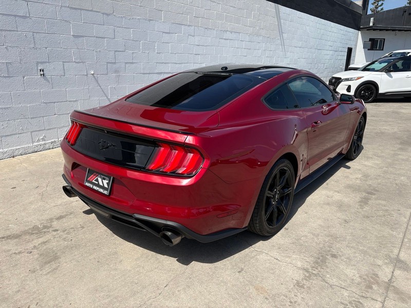 Ford Mustang Vehicle Full-screen Gallery Image 05