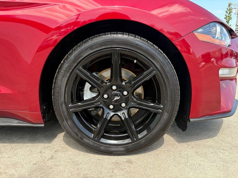 Ford Mustang Vehicle Full-screen Gallery Image 13