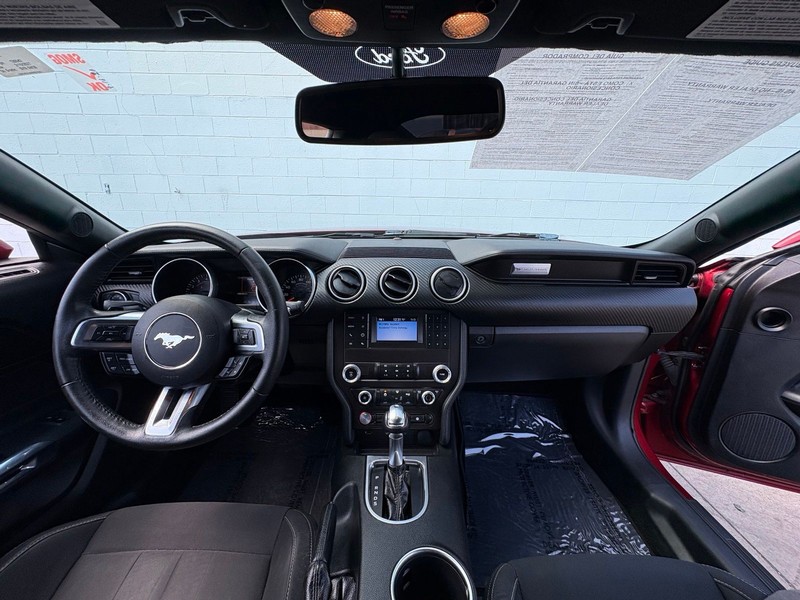 Ford Mustang Vehicle Full-screen Gallery Image 21