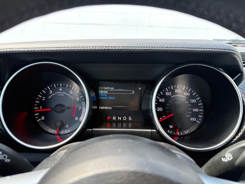 Ford Mustang Vehicle Full-screen Gallery Image 22