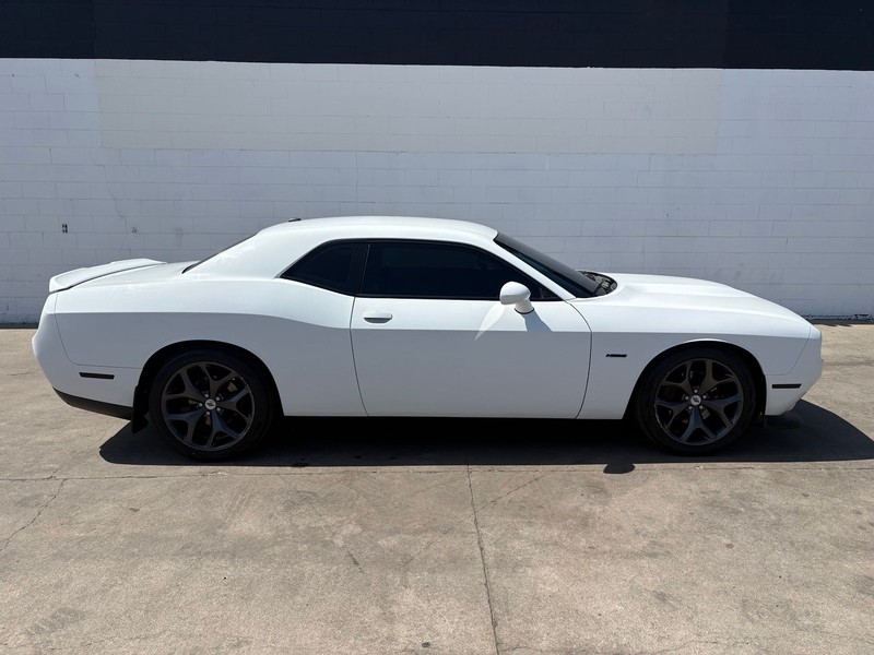 Dodge Challenger Vehicle Full-screen Gallery Image 04