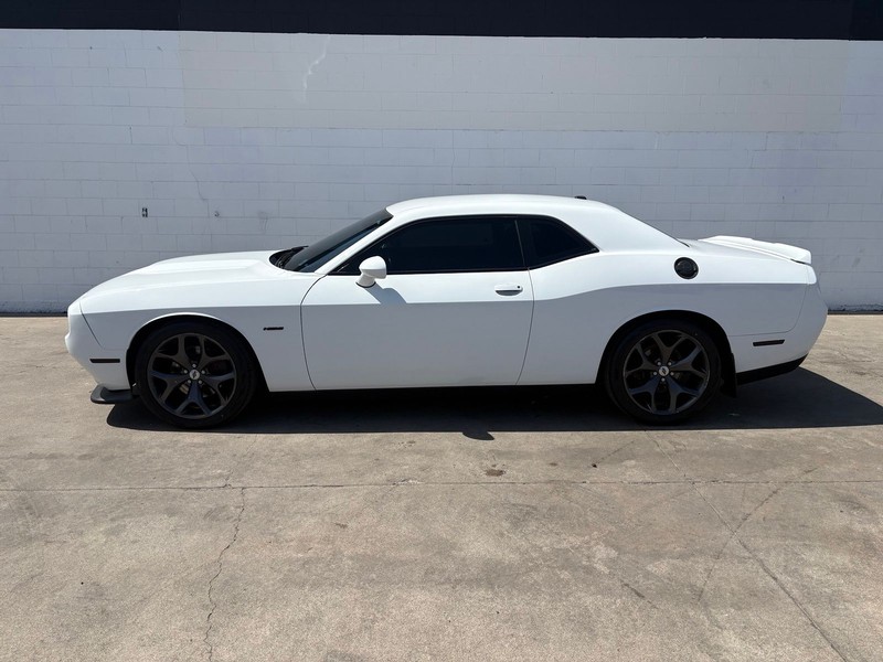 Dodge Challenger Vehicle Full-screen Gallery Image 10