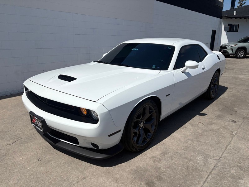 Dodge Challenger Vehicle Full-screen Gallery Image 11