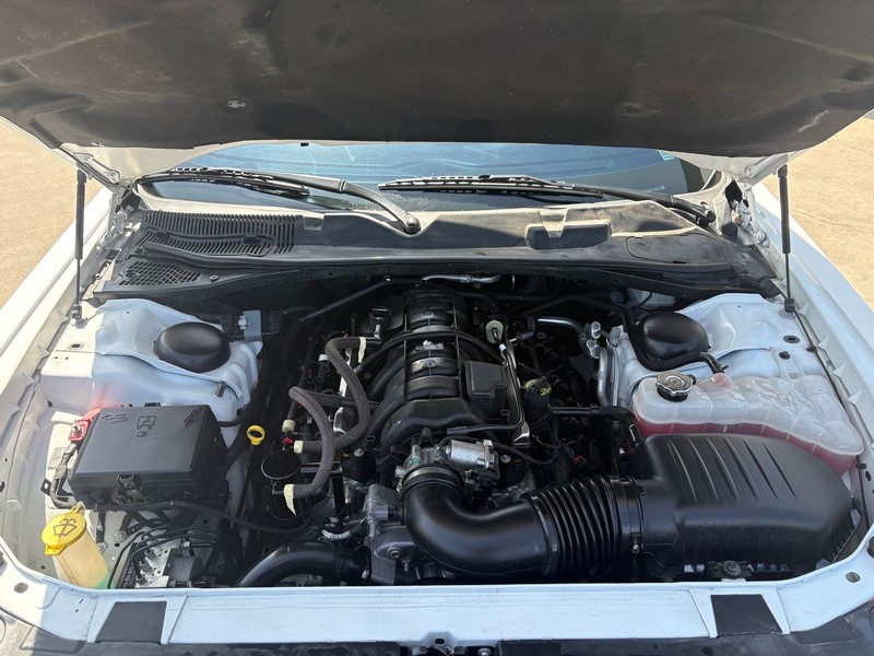 Dodge Challenger Vehicle Full-screen Gallery Image 12