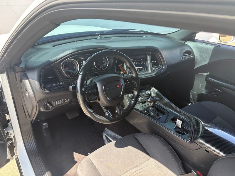 Dodge Challenger Vehicle Full-screen Gallery Image 15