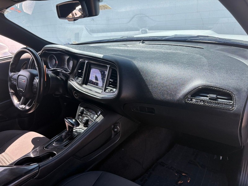 Dodge Challenger Vehicle Full-screen Gallery Image 17
