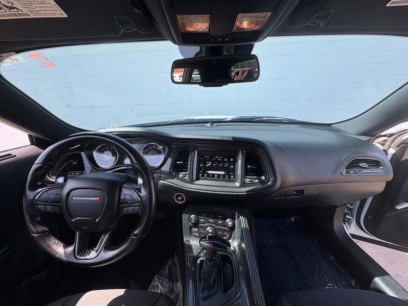 Dodge Challenger Vehicle Full-screen Gallery Image 20