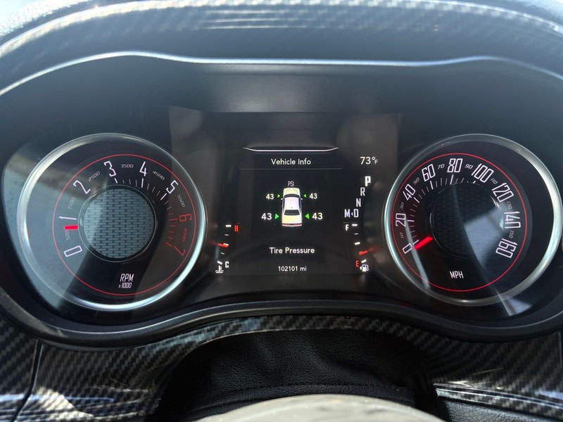 Dodge Challenger Vehicle Full-screen Gallery Image 21
