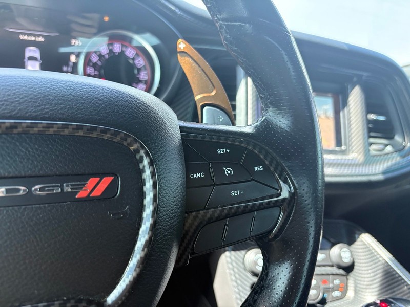 Dodge Challenger Vehicle Full-screen Gallery Image 24