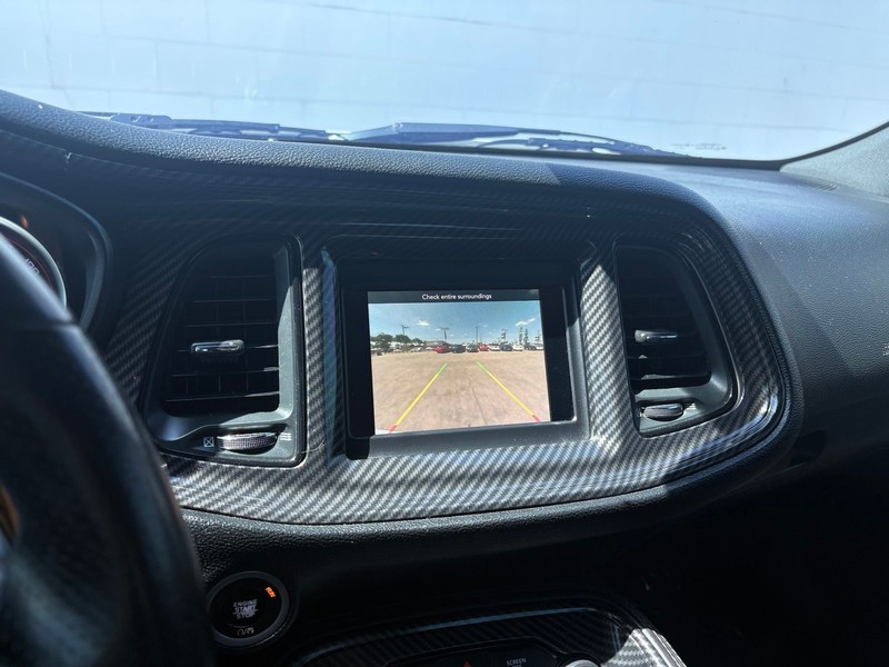 Dodge Challenger Vehicle Full-screen Gallery Image 27