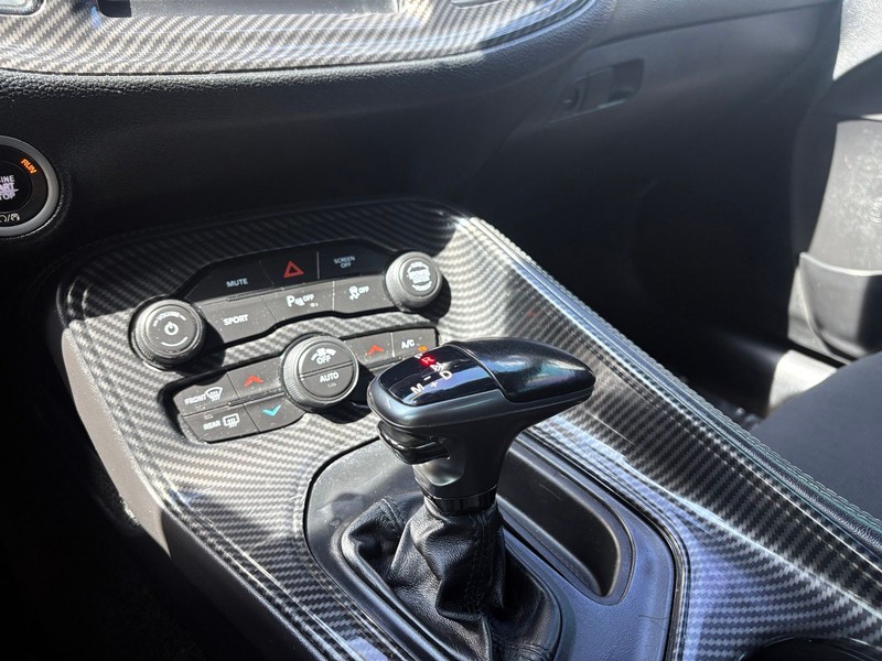 Dodge Challenger Vehicle Full-screen Gallery Image 28
