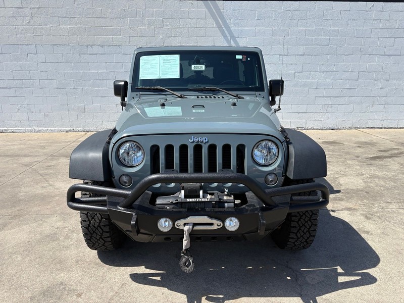 Jeep Wrangler Unlimited Vehicle Full-screen Gallery Image 02