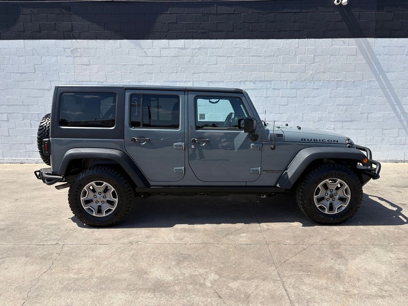 Jeep Wrangler Unlimited Vehicle Full-screen Gallery Image 04