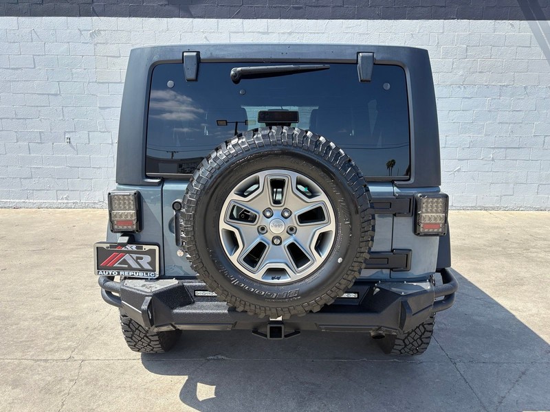 Jeep Wrangler Unlimited Vehicle Full-screen Gallery Image 06