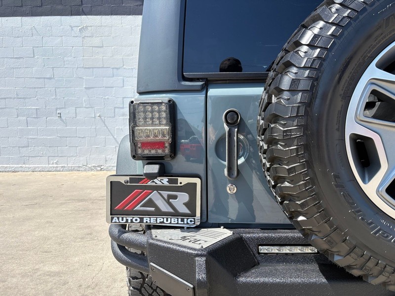 Jeep Wrangler Unlimited Vehicle Full-screen Gallery Image 07