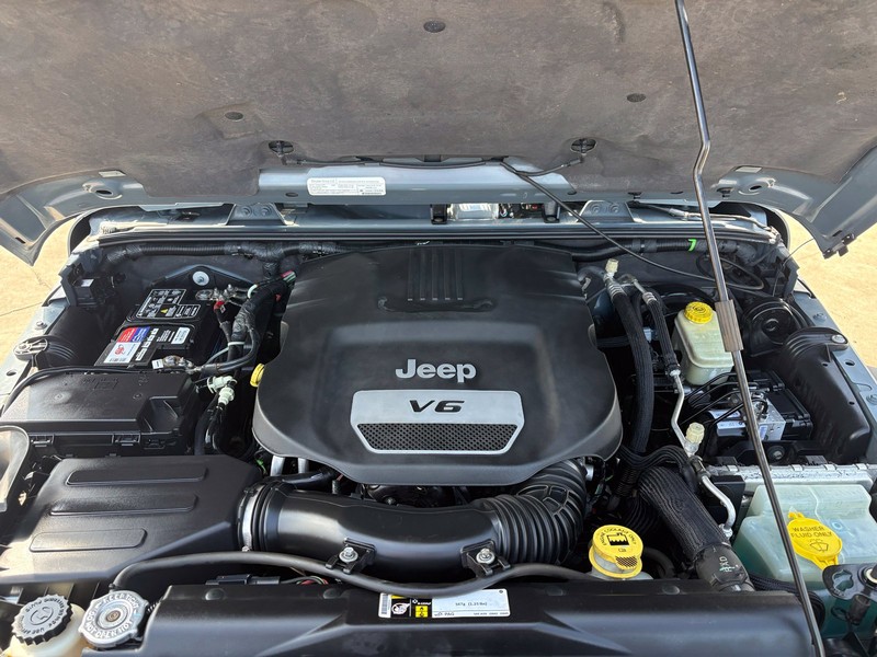 Jeep Wrangler Unlimited Vehicle Full-screen Gallery Image 13