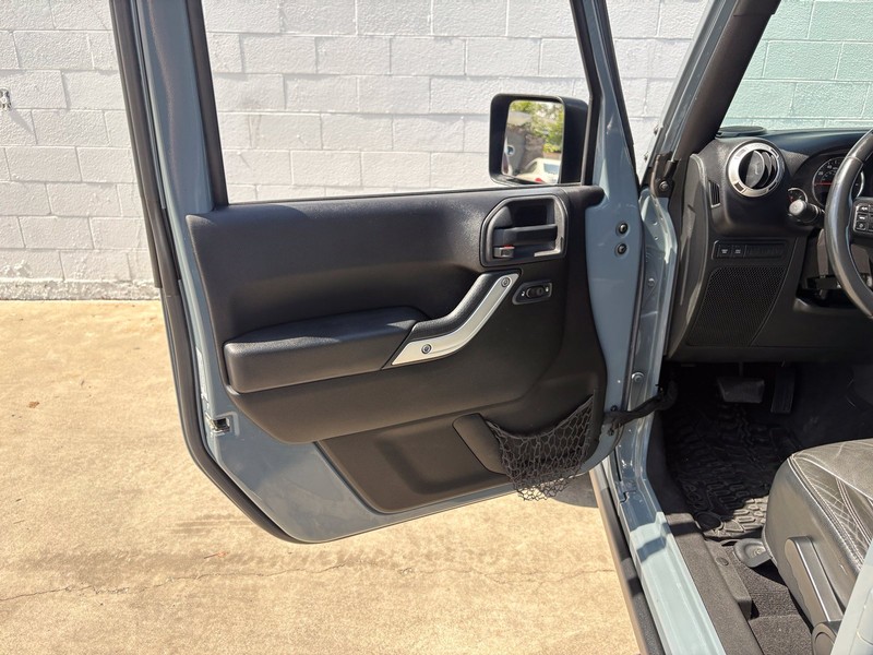 Jeep Wrangler Unlimited Vehicle Full-screen Gallery Image 15