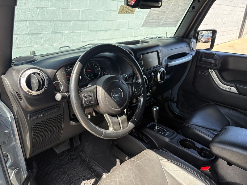 Jeep Wrangler Unlimited Vehicle Full-screen Gallery Image 16