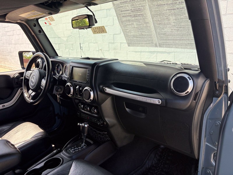 Jeep Wrangler Unlimited Vehicle Full-screen Gallery Image 19