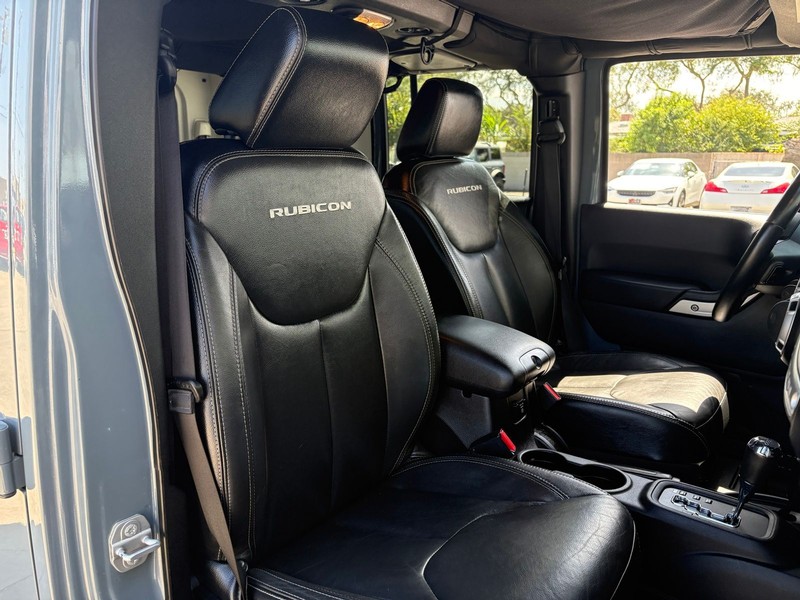 Jeep Wrangler Unlimited Vehicle Full-screen Gallery Image 20