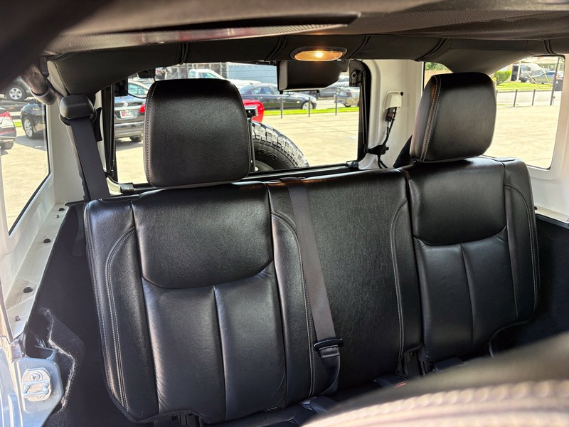 Jeep Wrangler Unlimited Vehicle Full-screen Gallery Image 21