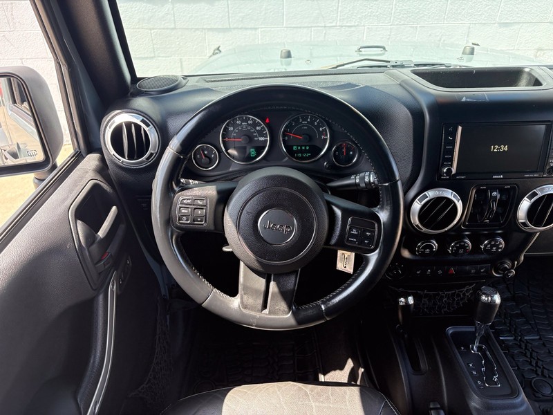 Jeep Wrangler Unlimited Vehicle Full-screen Gallery Image 24
