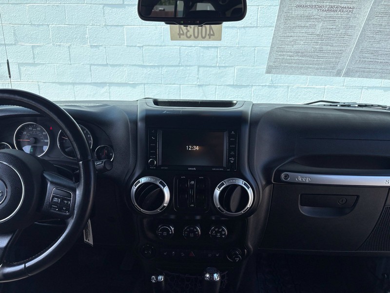 Jeep Wrangler Unlimited Vehicle Full-screen Gallery Image 27