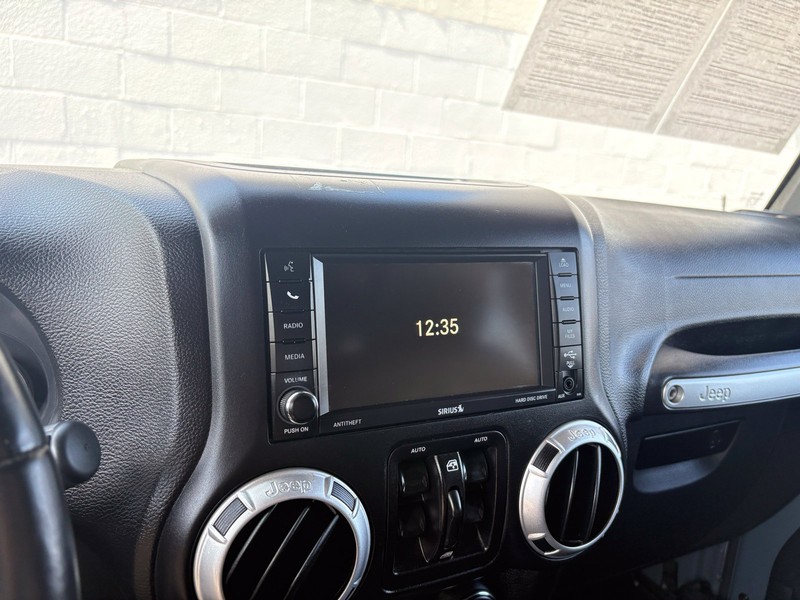 Jeep Wrangler Unlimited Vehicle Full-screen Gallery Image 28