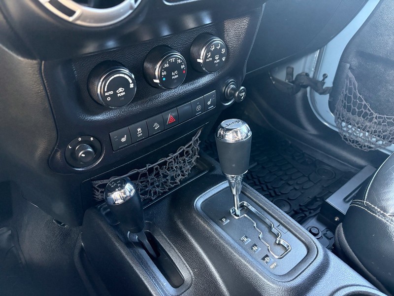 Jeep Wrangler Unlimited Vehicle Full-screen Gallery Image 30