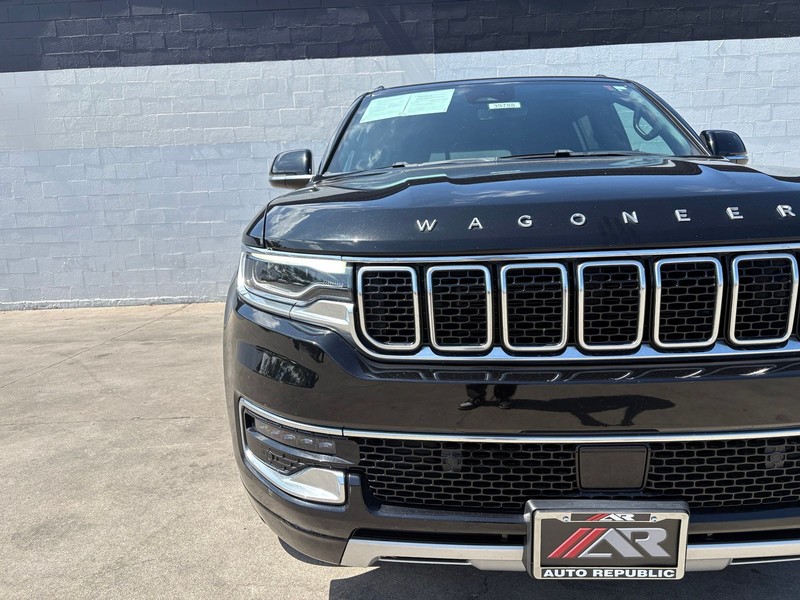 Jeep Wagoneer L Vehicle Full-screen Gallery Image 03