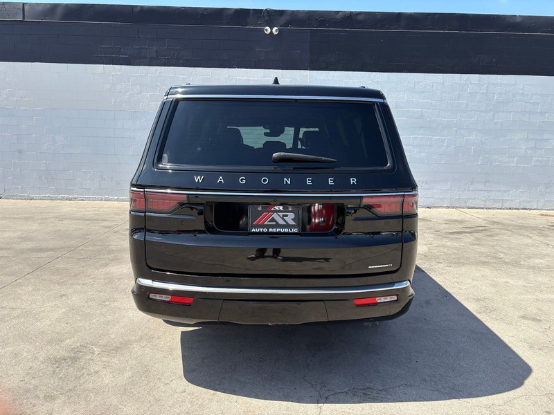 Jeep Wagoneer L Vehicle Full-screen Gallery Image 06