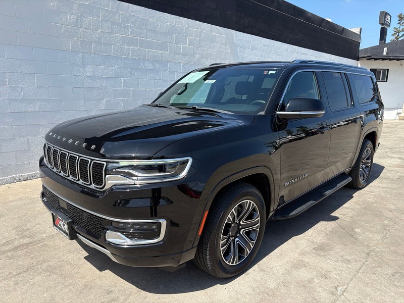 Jeep Wagoneer L Vehicle Full-screen Gallery Image 12