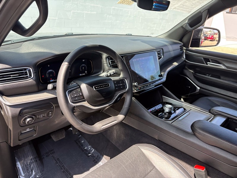 Jeep Wagoneer L Vehicle Full-screen Gallery Image 16