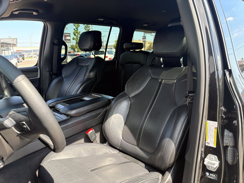 Jeep Wagoneer L Vehicle Full-screen Gallery Image 17
