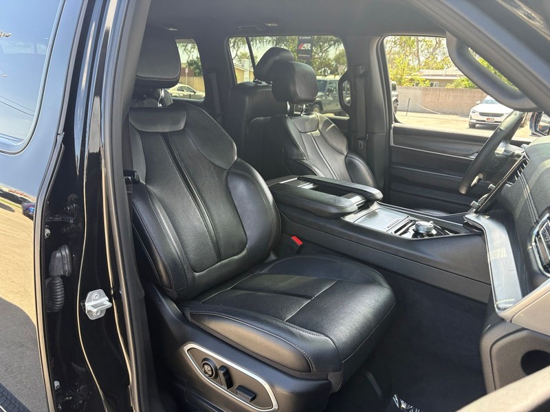 Jeep Wagoneer L Vehicle Full-screen Gallery Image 20