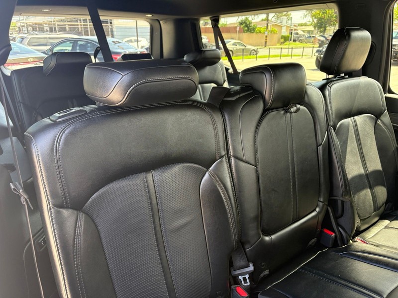 Jeep Wagoneer L Vehicle Full-screen Gallery Image 21