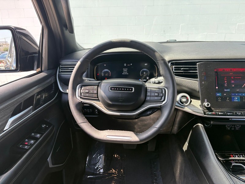 Jeep Wagoneer L Vehicle Full-screen Gallery Image 25