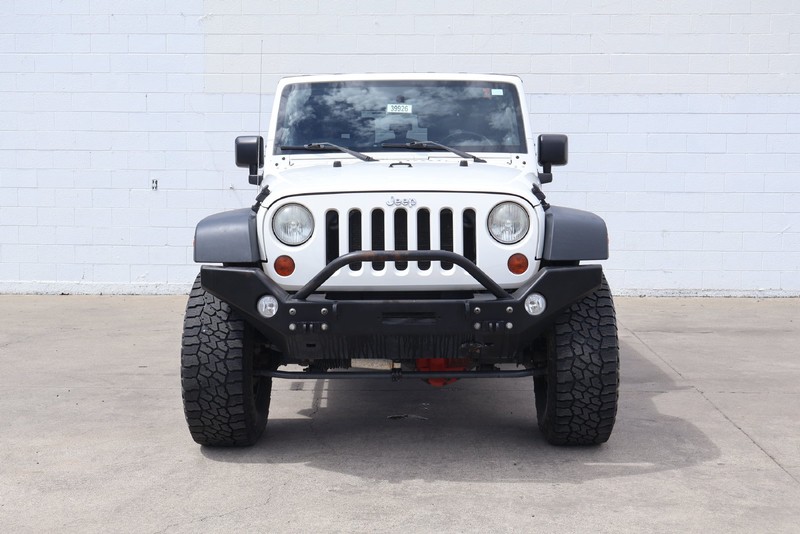 Jeep Wrangler Vehicle Full-screen Gallery Image 02