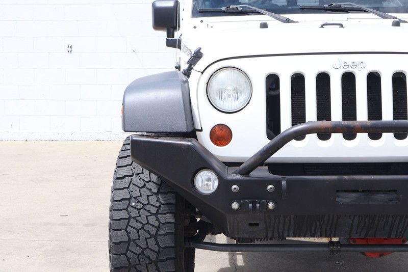 Jeep Wrangler Vehicle Full-screen Gallery Image 03